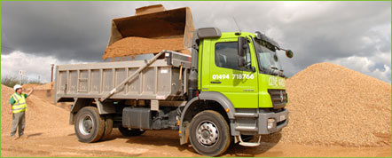 Collection of aggregates and loading of a Clive Winslow vehicle